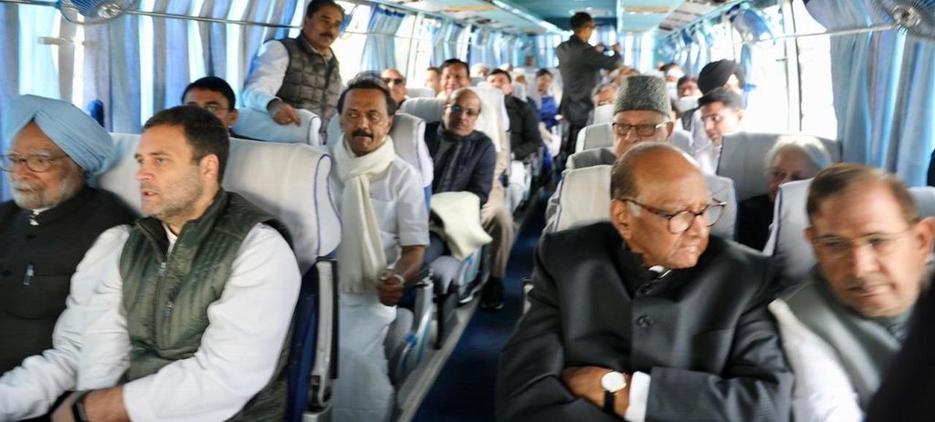 राहुल गांधी के साथ सचिन पायलट और अशोक गहलोत (फोटोः ट्विटर)