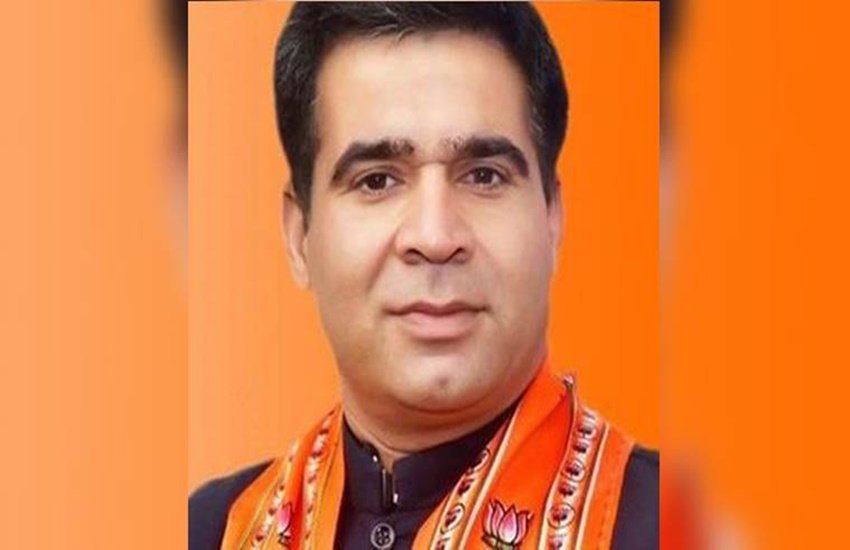 National news, VHP, RSS, Mahant Dinesh Bharati, Hindu, Arms, Jammu and Kashmir BJP president Ravinder Raina, Ravinder Raina, BJP, Jammu and Kashmir, Akhil Bharatiya Sant Samiti, Hindu Srres, Sat Sharma, Sham Choudhary, Chander Parkash Ganga