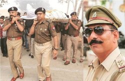 बुलंदशहर पुलिस बोली- पहले ये पता करेंगे कि गायें किसने मारीं, फिर इंस्पेक्टर की हत्या की जांच