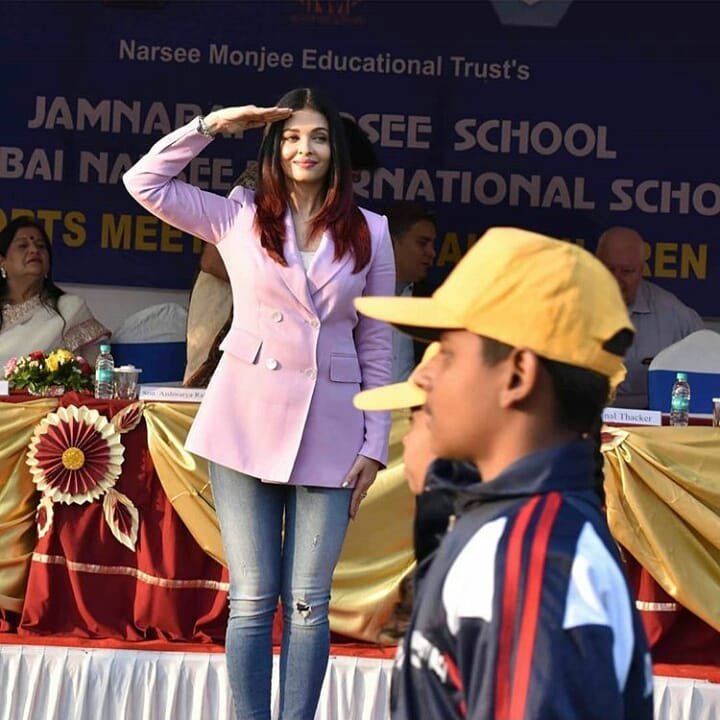 aishwarya rai, Jamnabai Narsee School, Abled Children, Aishwarya Rai Bachchan, Aishwarya Rai Bachchan with Abled Children