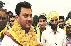 मंत्रिमंडल के शपथग्रहण से पहले कमल नाथ पर वादाखिलाफी का आरोप, जयस छोड़ कांग्रेस में आए हीरालाल हुए नाराज