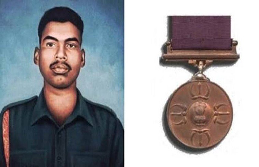1971 की जंग के लिए परमवीर चक्र से सम्मानित शहीद अल्बर्ट एक्का. (फोटो सोर्स- एक्सप्रेस आर्काइव) 
