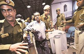 Delhi news, Chief Minister Arvind Kejriwal, CM Arvind Kejriwal, chilli powder, AAP, दिल्ली समाचार, अरविंद केजरीवाल, मिर्च पाउडर, आप