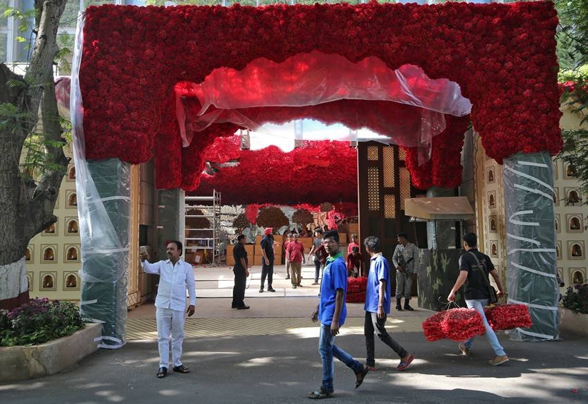 isha ambani, isha ambani wedding, isha ambani anand piramal, isha ambani anand piramal wedding date, isha ambani wedding news, isha ambani wedding pics, isha ambani anand piramal wedding pics, isha ambani anand piramal marriage date, isha ambani wedding photos, isha ambani marriage, isha ambani marriage pics, isha ambani marriage images, isha ambani wedding dress, isha ambani guest list, isha ambani age Start Body Content With: Isha Ambani-Anand Piramal Wedding: https://www.bollywoodshaadis.com/articles/kapil-sharma-and-ginni-chatrath-sangeet-and-jaggo-ceremony-10859 कपिल शर्मा की प्री-वेडिंग सेलिब्रेशन में दोस्तों ने जमाया रंग, सामने आईं तस्वीरें Kapil Sharma Ginni Chatrath Wedding Story Pattern Headline: Kapil Sharma-Ginni Chatrath Wedding: Excerpt: Kapil Sharma-Ginni Chatrath Wedding: SEO Description: Kapil Sharma Ginni Chatrath Wedding Marriage Pics, Age, Date, Guest List: SEO Title: Kapil Sharma Ginni Chatrath Wedding Marriage Photos, Pics, Pictures, Date, Wife Name: Keywords: kapil sharma, kapil sharma wedding, kapil sharma Ginni Chatrath, kapil sharma Ginni Chatrath wedding date, kapil sharma wedding news, kapil sharma wedding pics, kapil sharma Ginni Chatrath wedding pics, kapil sharma Ginni Chatrath marriage date, kapil sharma wedding photos, kapil sharma marriage, kapil sharma marriage pics, kapil sharma marriage images, kapil sharma wedding dress, kapil sharma guest list, kapil sharma age