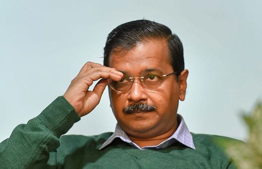 दिल्ली विधानसभा में पेश प्रस्ताव में राजीव गांधी का नाम आने से केजरीवाल की काफी फजीहत हुई है. (फोटो सोर्स: पीटीआई)
