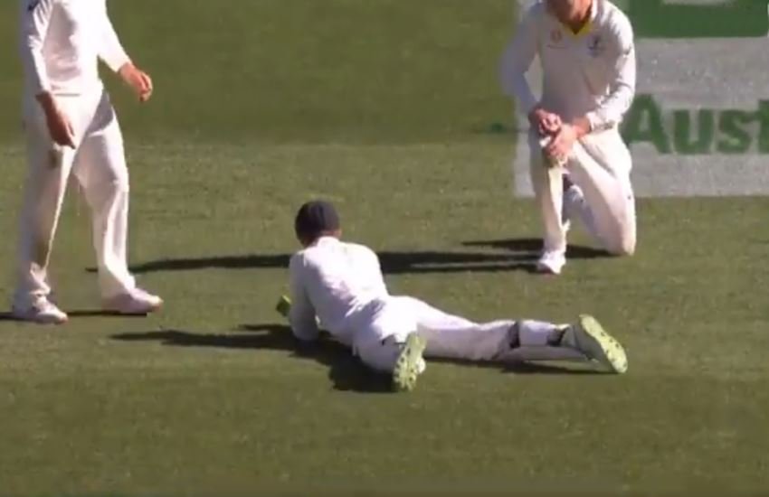 विराट कोहली का कैच ड्रॉप करने के बाद
हताशा में टिम पेन। (Photo Courtesy: ICC)