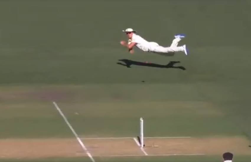 थ्रो फेंकते तेज गेंदबाज पैट कमिंस
(फोटो सोर्स : Express Group Photo)