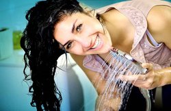 बालों को कंडिशनिंग करते वक्त रखें इन बातों का ध्यान