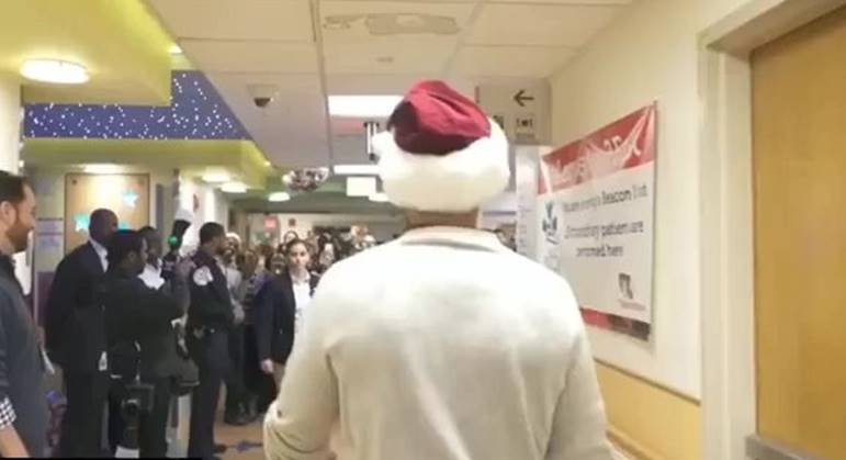 jansatta gallery, jansatta news, jansatta world news, barack obama, barack obama hospital, obama as santa, obama, obama surprises children, santa obama gifts, christmas, barack obaama viral video, trending news, indian
