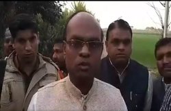 बुलंदशहर हिंसा: गांववालों ने विधायक को ढाई घंटे तक बनाए रखा बंधक, देखें वीडियो
