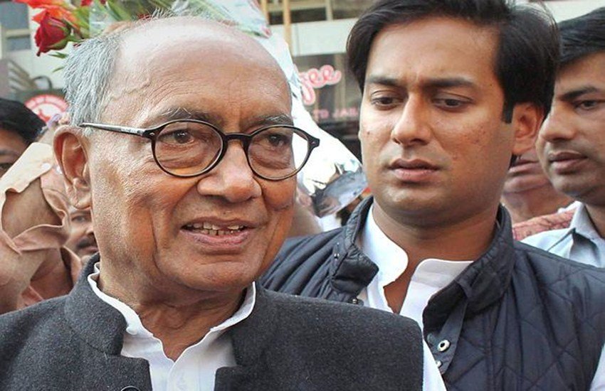शिवराज सरकार में छिना बंगला कमलनाथ ने दिग्विजय सिंह को दोबारा दिया. (फोटो सोर्स: पीटीआई) 