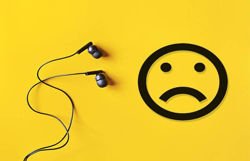 headphones, health effects, headphone is harmful, harms of using headphones, side effects of using headphones, health news, hindi news, news in hindi, jansatta