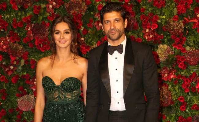 Shibani Dandekar,Farhan Akhtar,Shibani Farhan, Shibani love Affair with farhan, Shibani hot pics, shibani boy friend