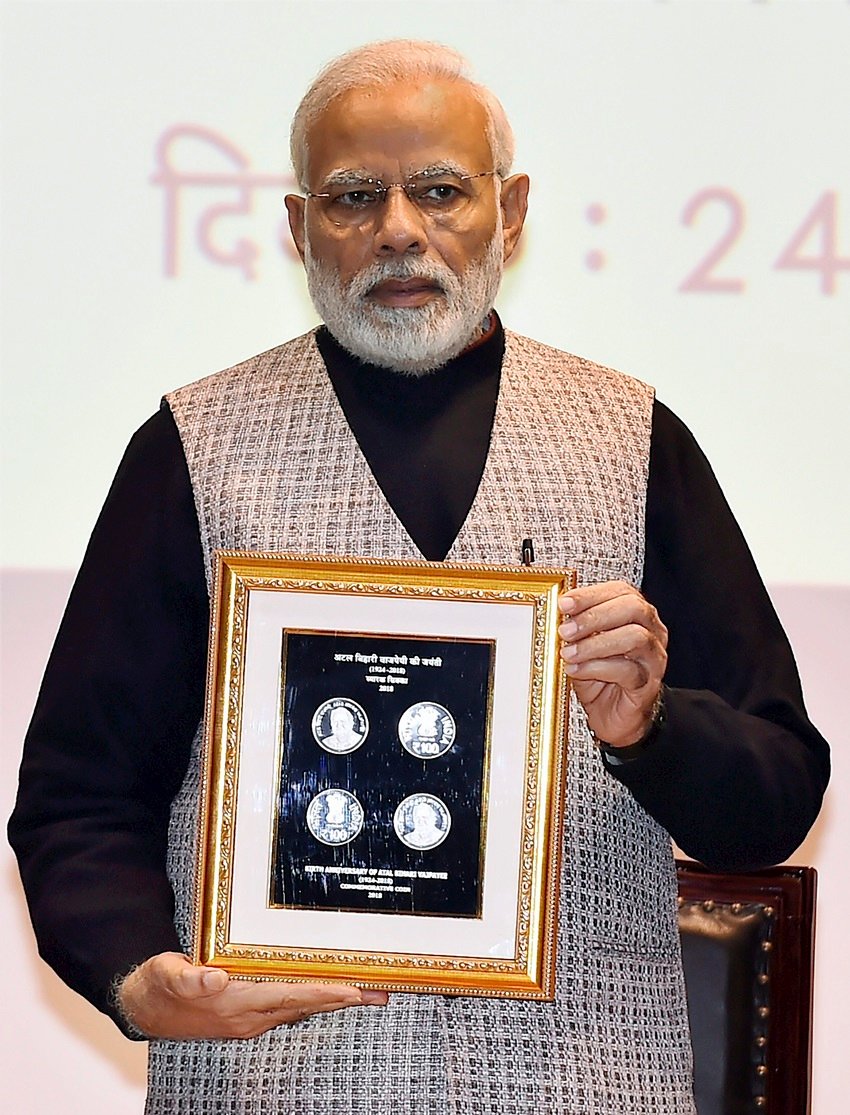 मोदी ने कहा, "कुछ लोगों के लिए सत्ता ऑक्सीजन है..वे इसके बिना नहीं रह सकते..अटल जी के कार्यकाल का एक लंबा भाग विपक्ष की बेंच पर गुजरा, लेकिन उन्होंने राष्ट्रीय हित में बोला और कभी भी पार्टी की विचारधारा से समझौता नहीं किया।"