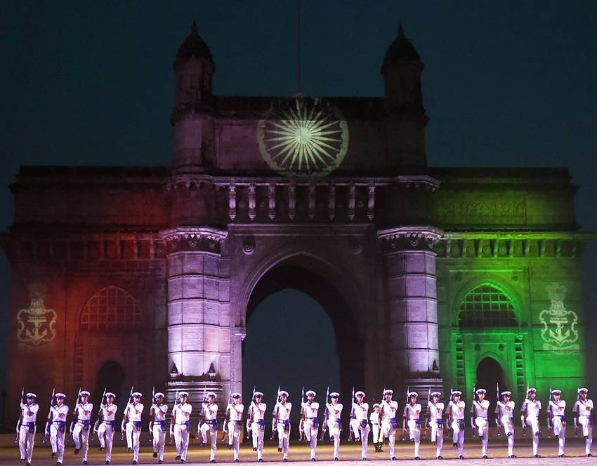 navy day 2018, indian navy, beating retreat and tattoo ceremony, gateway of india, indian navy photos, india news