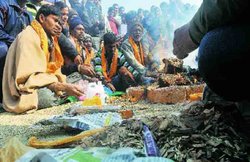 क्रिसमस पर धर्मांतरणः ईसाई बने 12 दलितों को बजरंग दल ने फिर बनाया हिंदू, यज्ञ से कराया शुद्धिकरण