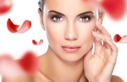 इन घरेलू उपचारों से चेहरे के काले धब्बों को कर सकते हैं कम