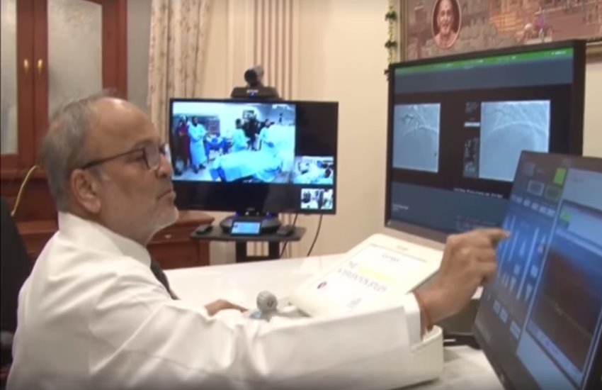 डॉक्टर तेजस पटेल 
फोटो सोर्स- फेसबुक 