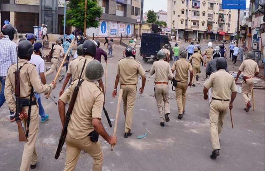पुलिस का प्रतीकात्मक फोटो, फोटो सोर्स- इंडियन एक्सप्रेस