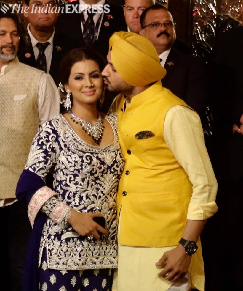 हरभजन सिंह और गीता बसरा उदयपुर में आयोजित ईशा के संगीत समारोह में पहुंची थी और दोनों शादी में भी पहुंचे।