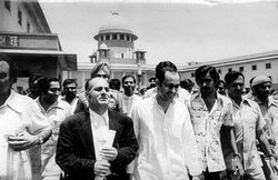 लंगोटिया यार को नहीं भूले कमलनाथ, होर्डिंग में राहुल गांधी के साथ दी जगह
