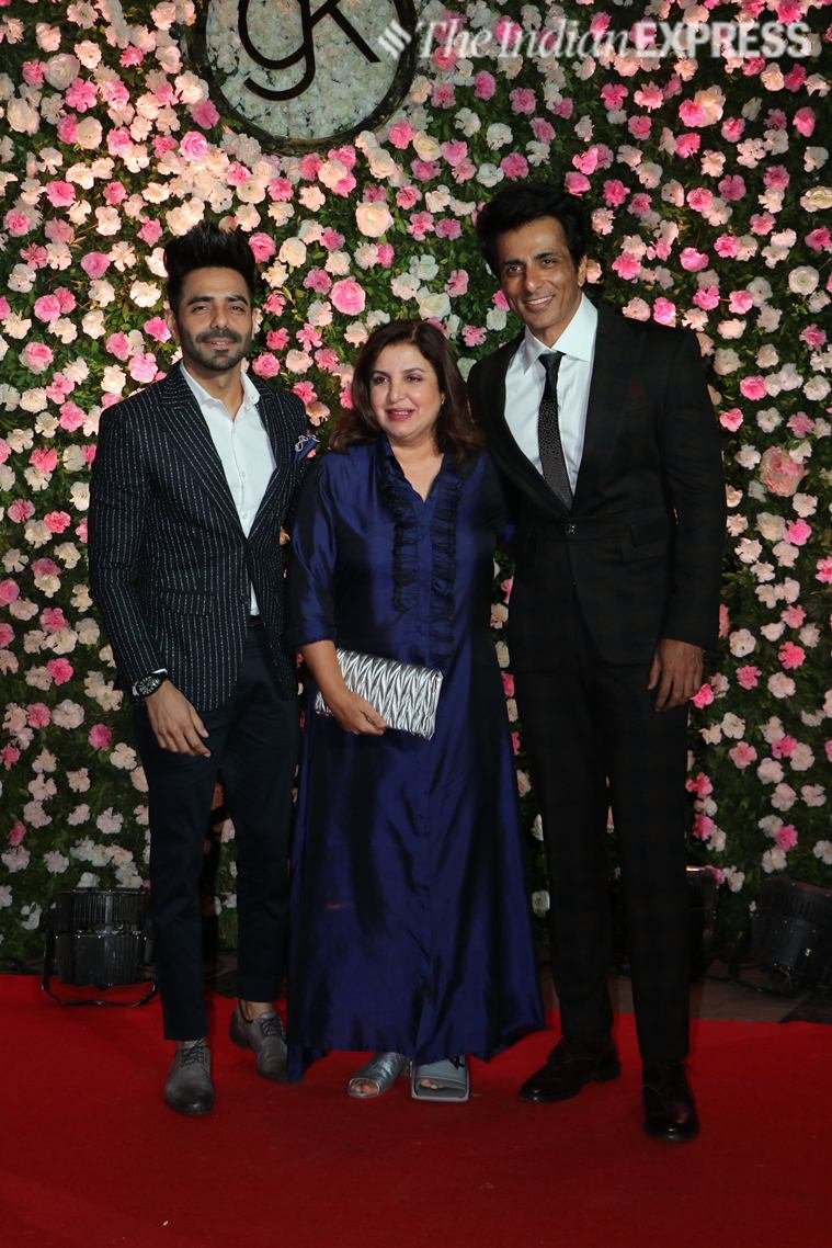 kapil sharma, kapil sharma mumbai reception, kapil reception, deepika padukone, ranveer singh, deepika ranveer kapil reception, kapil mumbai reception photos, deepika ranveer videos, deepika ranveer photos, kapil ginni chatrath, mika singh, kapil sharma wedding, kapil sharma show, deepveer, saina nehwal kapil reception, kapil wedding reception photos. kapil sharma news, kapil sharma latest"