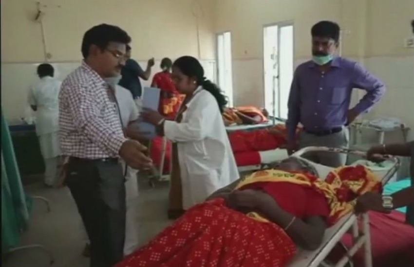 कर्नाटक के चामराजनगर में मंदिर के शिलान्यास के दौरान बांटे गए प्रसाद को खाने के बाद 15 लोगों की मौत हो गई थी, (PC) ट्विटर