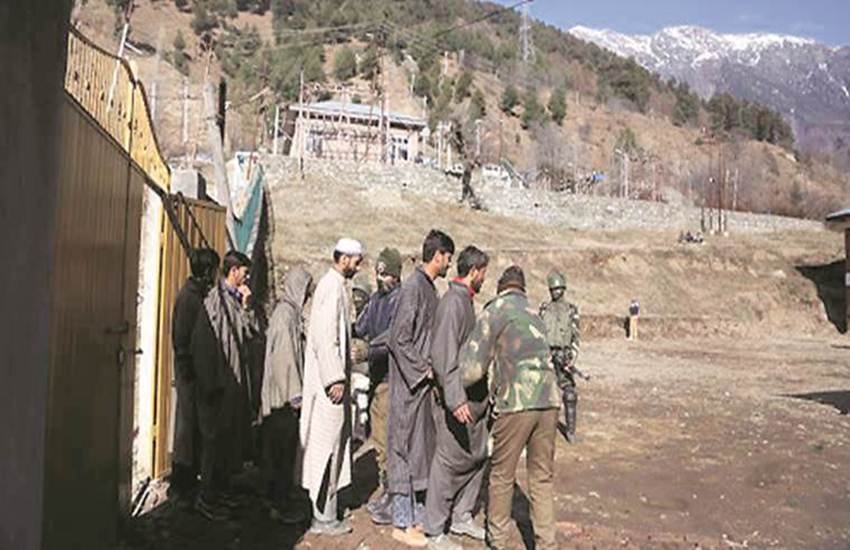 kashmir polling booth