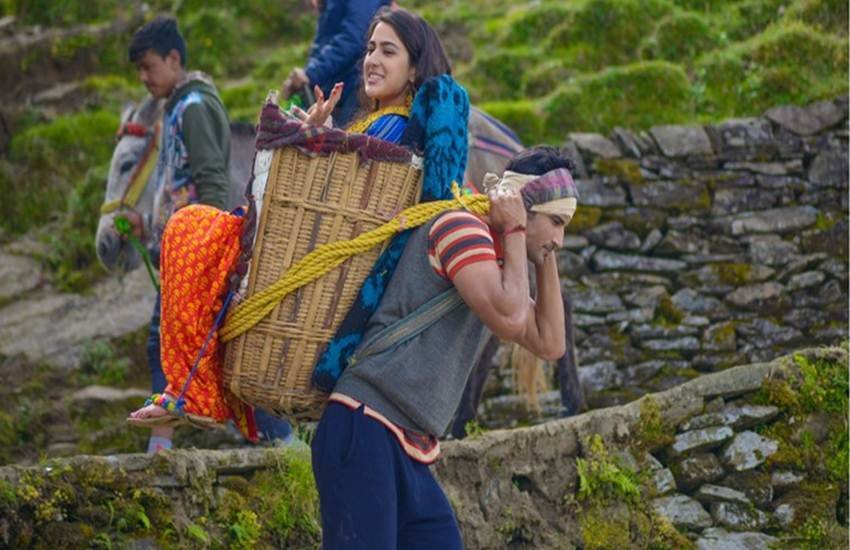 Kedarnath Box Office Collection Day 10: फिल्म के एक दृश्य में सारा और सुशांत राजपूत