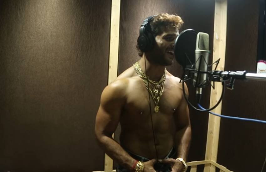 खेसारी लाल यादव का यह गाना वायरल हुआ है।
फोटो सोर्स - वीडियो स्क्रीनशॉट, यूट्यूब खेसारी लाल यादव का यह गाना वायरल हुआ है।
फोटो सोर्स - वीडियो स्क्रीनशॉट, यूट्यूब