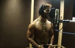 VIDEO: वायरल हुआ भोजपुरी सिंगर खेसारी लाल यादव का ‘हैप्पी न्यू ईयर सॉन्ग’, मिले 6 लाख से ज्यादा व्यूज