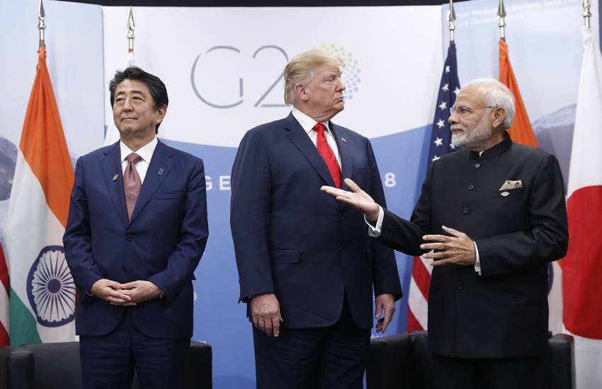 जी20 शिखर सम्मेलन के दौरान अमेरिकी राष्ट्रपति डोनाल्ड ट्रंप और जापान के प्रधानमंत्री शिंजो अबे के साथ प्रधानमंत्री नरेंद्र मोदी। (फोटो - एपी)