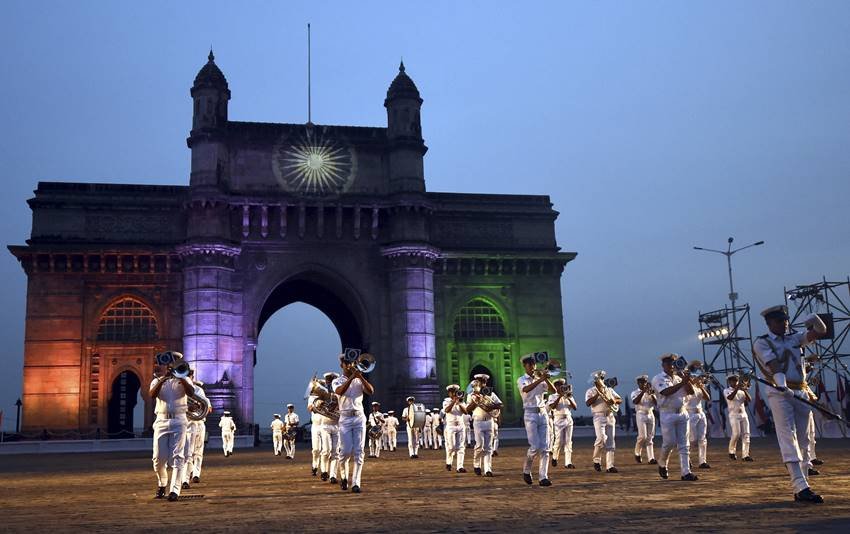 navy day 2018, indian navy, beating retreat and tattoo ceremony, gateway of india, indian navy photos, india news