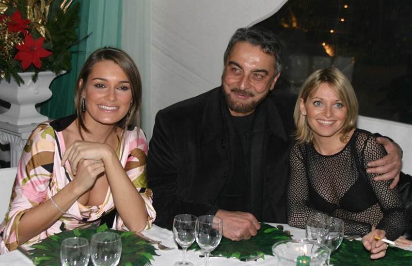 कबीर बेदी अपनी तीसरी पत्नी निक्की बेदी के साथ
सोर्स : इडियन एक्सप्रेस