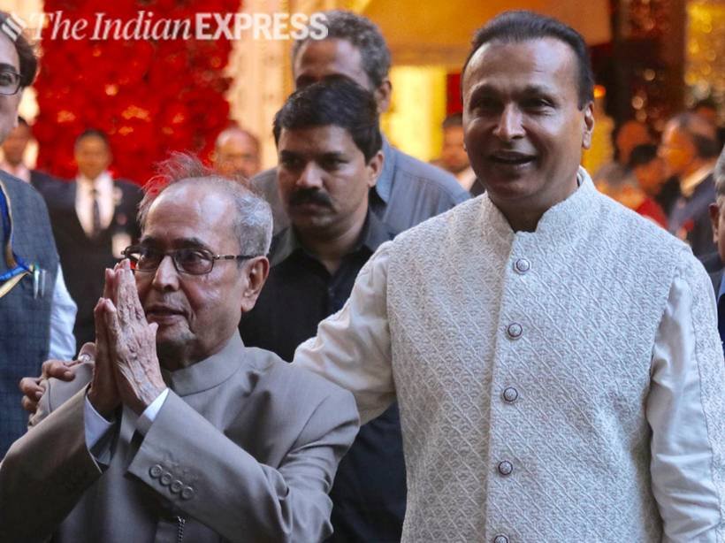 पूर्व राष्ट्रपति प्रणव मुखर्जी यहां पहुंचे।