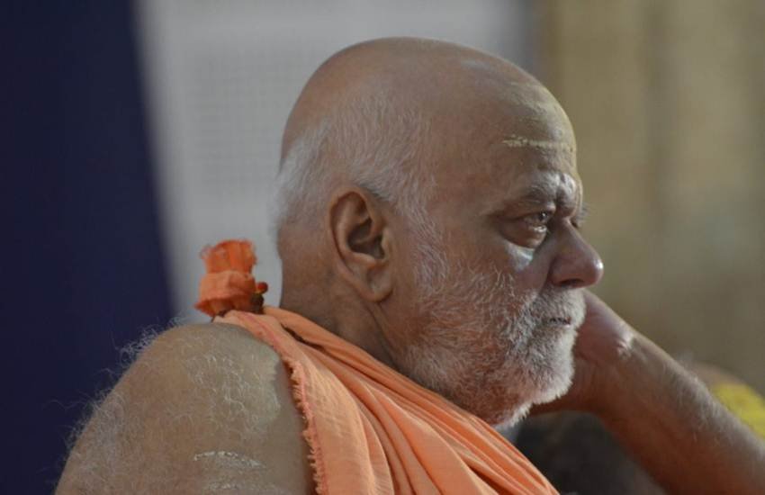 नई झूंसी स्थित शिवगंगा आश्रम में पत्रकारों से बातचीत में शंकराचार्य स्वामी निश्चलानंद ने कहा, 'कुंभ मेले में शासन और प्रशासन उनकी भारी उपेक्षा कर रहा है।