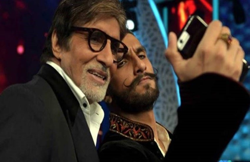 अमिताभ बच्चन के साथ रणवीर सिंह
सोर्स : इंडियन एक्सप्रेस अमिताभ बच्चन के साथ रणवीर सिंह
सोर्स : इंडियन एक्सप्रेस