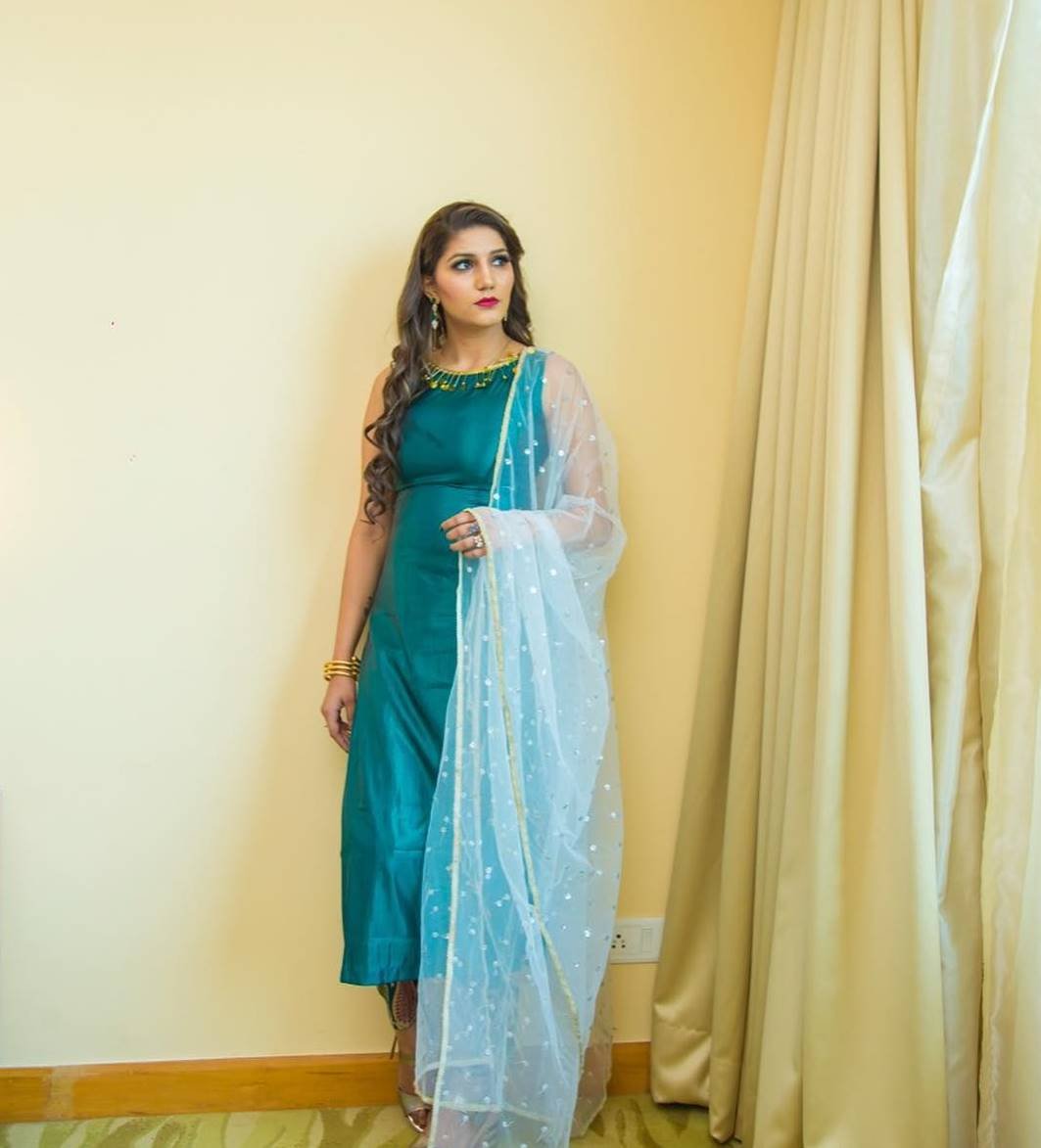 "sapna choudhary, sapna choudhary dance, sapna choudhary haryanavi song, sapna choudhary new song 2018, sapna choudhary new song video, सपना चौधरी हरयाणवी सॉन्ग डांस वीडियो, सपना चौधरी हरयाणवी सॉन्ग, bhojpuri gana, bhojpuri gana 2018, sapna choudhary dance video, sapna choudhary bhojpuri song, sapna choudhary bhojpuri dance video, sapna choudhary bhojpuri dance, chandigarh jawan lagi, chandigarh jawan lagi song, chandigarh jawan lagi new song, sapna choudhary chandigarh jawan lagi, video, sapna choudhary, dance, famous, song, hamma hamma, viral, haryana, हरियाणा, सपना चौधरी, डांस, वीडियो, हम्मा-हम्मा, गाना, बिग बॉस, डांसर, भोजपुरी गाना, हरियाणवी डांसर, sapna chaudhary, dancing, video vira
