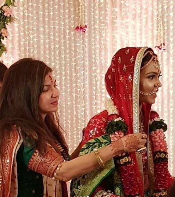Alka Yagnikâs daughter, Syesha Kapoor ties the knot with her fiancÃ©, Amit Desai. After one year of", Alka Yagnikâs daughter WEDDING, Alka Yagnikâs daughter marriage, Alka Yagnikâs daughter