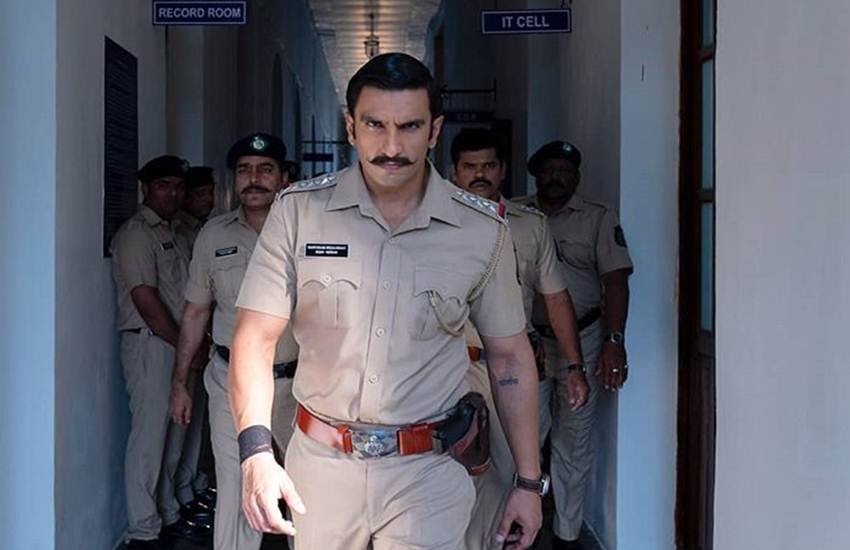 रणवीर सिंह की फिल्म सिंबा ऑनलाइन लीक हो गई है। रणवीर सिंह की फिल्म सिंबा ऑनलाइन लीक हो गई है।