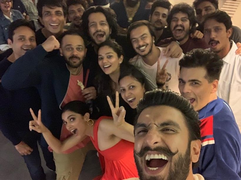 "simmba, simmba screening, deepika padukone, ranveer singh, deepika ranveer simmba screening, karan johar, rohit shetty, sara ali khan, sara ali khan simmba screening, amrita singh, ibrahim ali khan, simba, simba screening, simba release, simmba release, simmba cast"