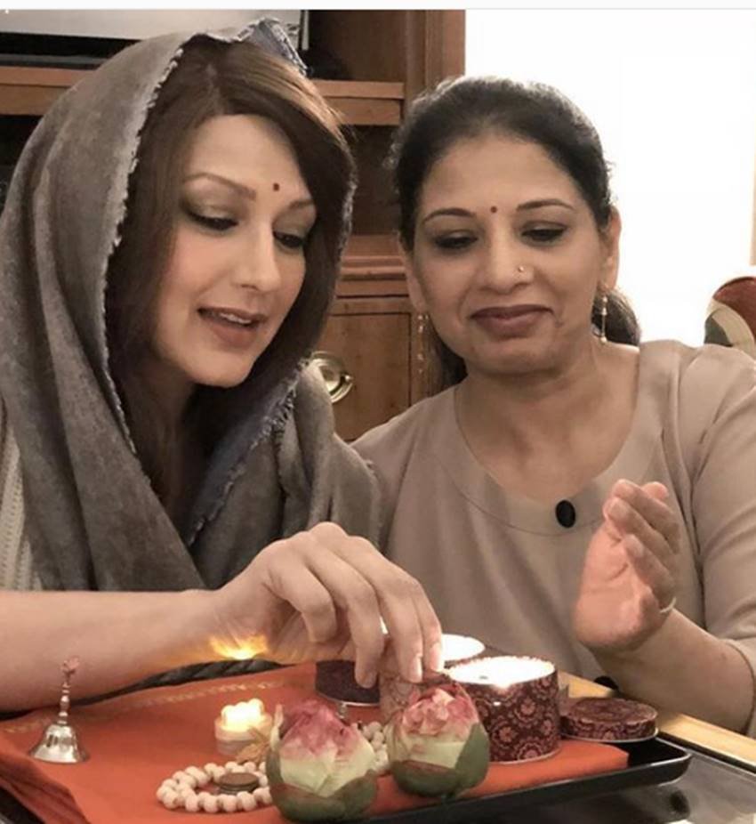 Sonali Bendre, sonali bendre sister rupa ranadive, sonali bendre cancer treatment, sonali bendre new york