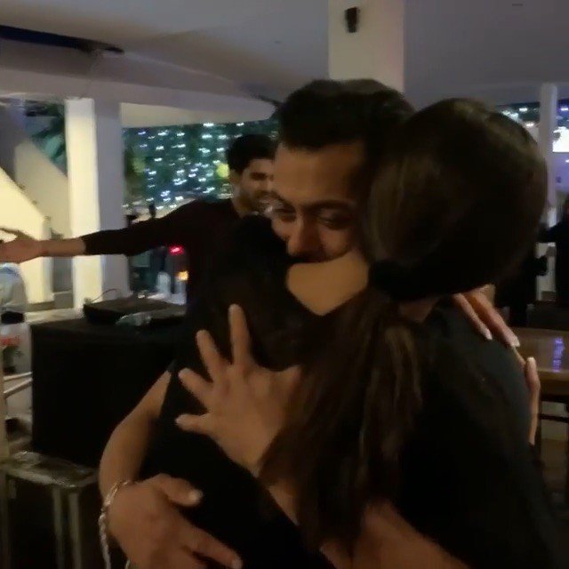 salman khan, salman khan birthday, salman birthday, salman khan birthday party, salman birthday party photos, salman khan age, salman khan party, katrina kaif, iulia vantur, salman ahil video, salman khan birthday video, salman khan news, salman khan latest