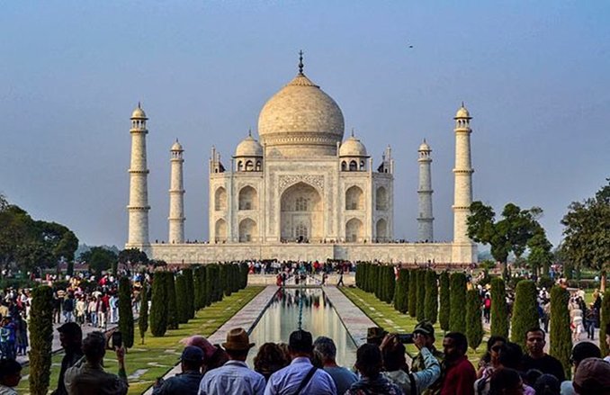 बदल गया है ताजमहल के संगमरमर का रंग, सरकार ने लोकसभा को बताया
