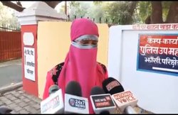 महोबा: न्याय मांगने कोतवाली गई थी गैंगरेप पीड़िता, दरोगा ने भी बनाया शिकार