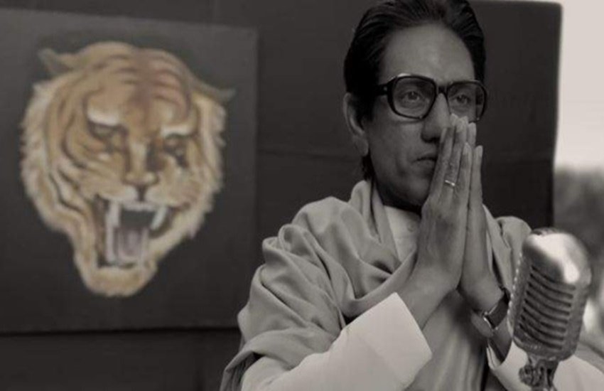 नवाजुद्दीन बाल ठाकरे का रोल निभा रहे हैं। फोटो फिल्म ठाकरे के वीडियो से ली गई है। 