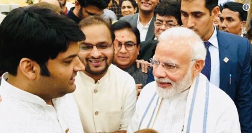 कॉमेडियन कपिल शर्मा ने भी पीएम मोदी से खास मुलाकात की। कपिल को देख पीएम मोदी भी उनसे गर्मजोशी के साथ मिले। इसके बाद कपिल ने अपने सोशल मीडिया अकाउंट से पीएम मोदी के साथ एक तस्वीर शेयर की।