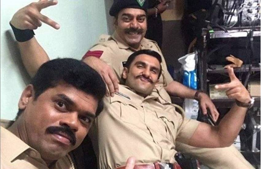 फिल्म सिंबा में रणवीर सिंह और आषुतोश राणा