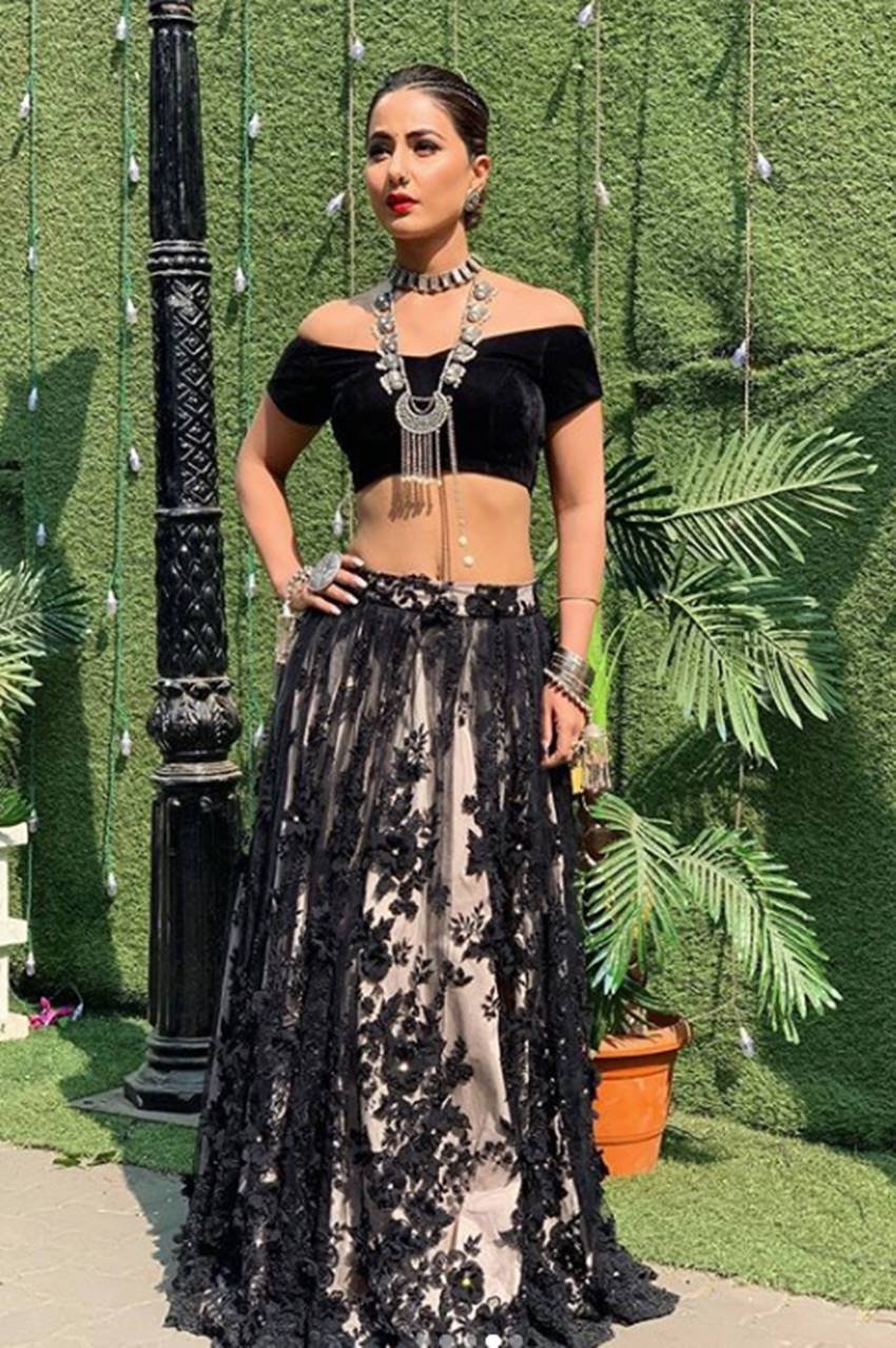 हिना खान ने मालदीव्स में खूब मस्ती की और पल पल का अपडेट अपने फैन्स को सोशल मीडिया के जरिए ही दिया।