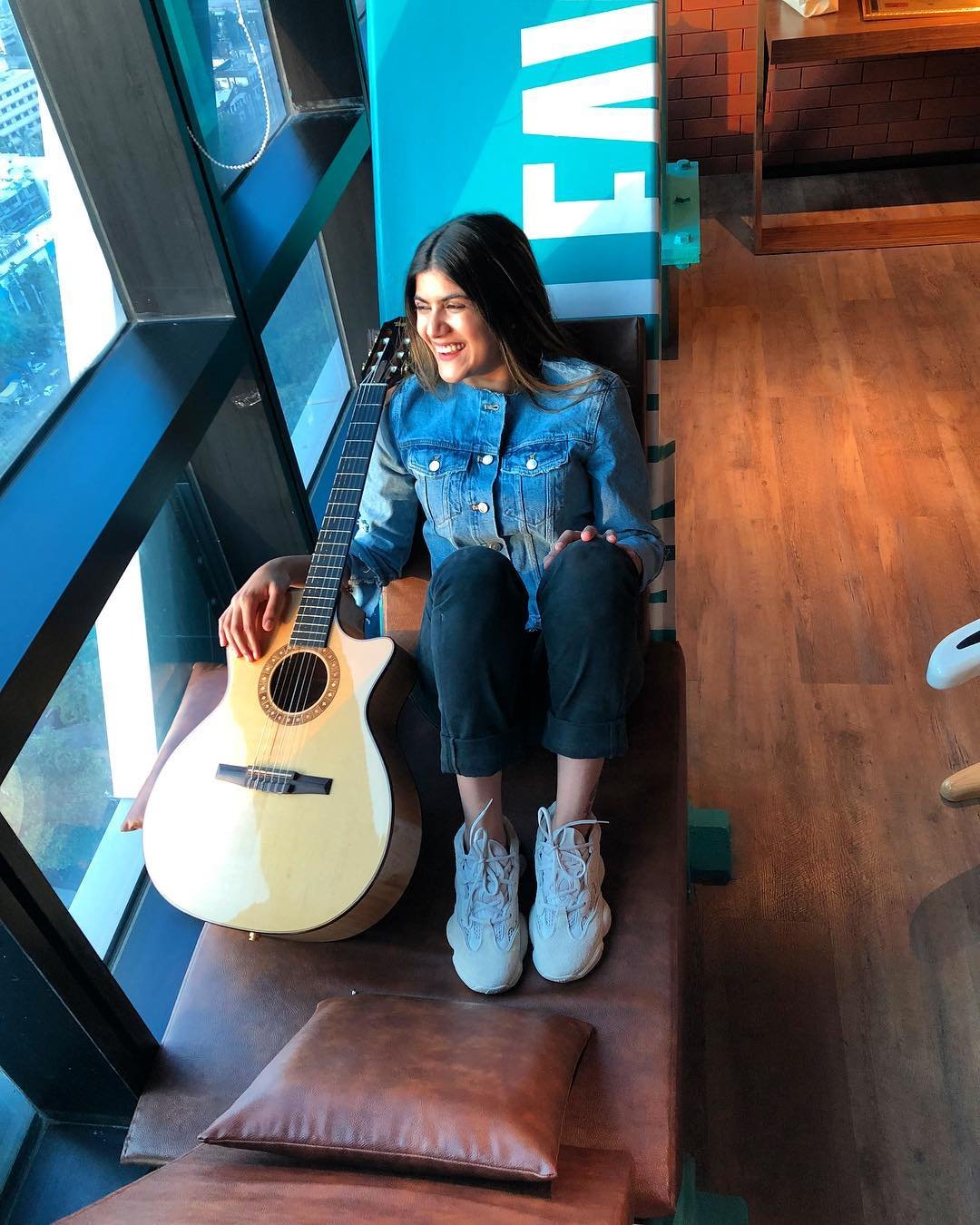 Ananya Birla,south india,Sean Kingston,Kumar Mangalam Birla,Guitar, Ananya Birla live show, Ananya Birla song, Ananya Birla singing show, Ananya Birla live consort,